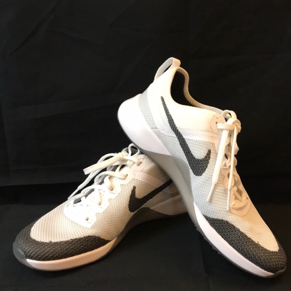 Nike Shoes - NWOT Nike Zoom Dynamio TR Shoes